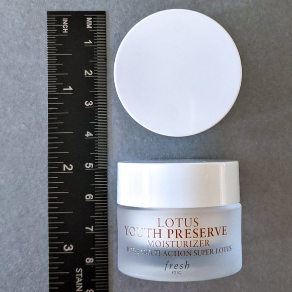 FRESH Lotus Youth Preserve Moisturizer Minis - Picture 3 of 4